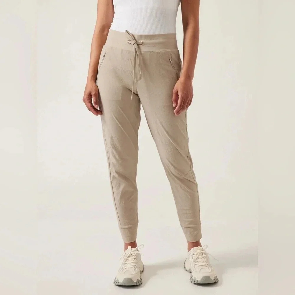 Athleta Trekkie North Jogger Pants Tan Khaki Women's Size 2 Active Athleisure